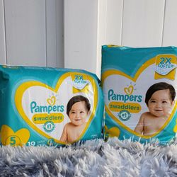 Pampers diferent styles and sizes.