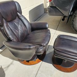 Gorgeous Recliner Chair & Ottoman 