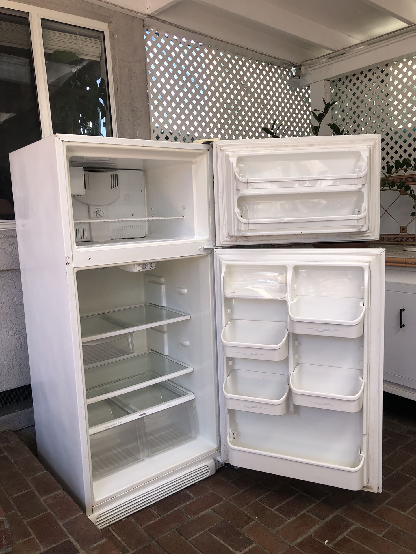 Refrigerator- Top Freezer & Ice Maker