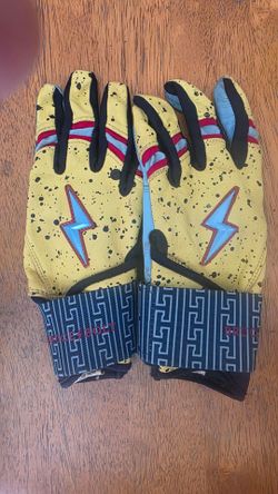 Bruce bolts batting gloves