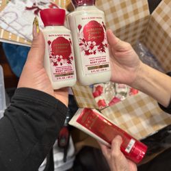  💕Sweet Deal Alert: Body Spray & Lotion Combo! 🌸