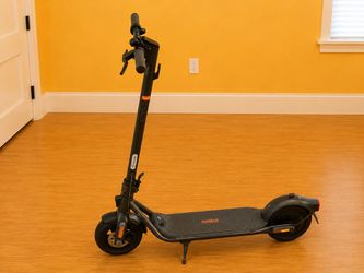 2025 Segway F2 eKickScooter | LIKE NEW | Only 15 Miles | Charger + Manuals
