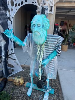 Halloween haunted mansion Ghost Figure with Chains Decoration