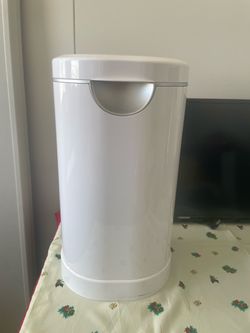 White Diaper Pail with Lid