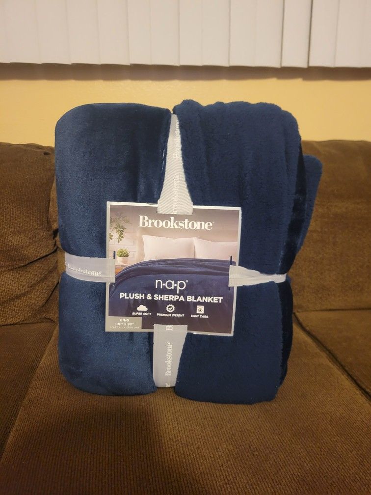 Brookstone Plush & Sherpa Blanket King Size 108"×90"