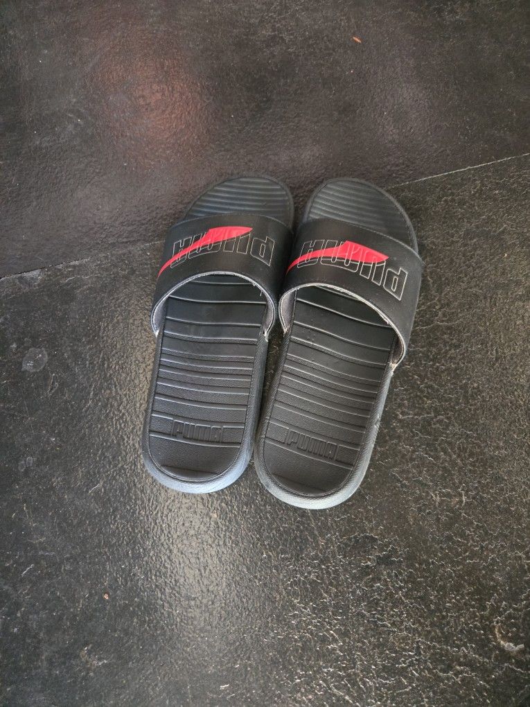 Pumas Slippers