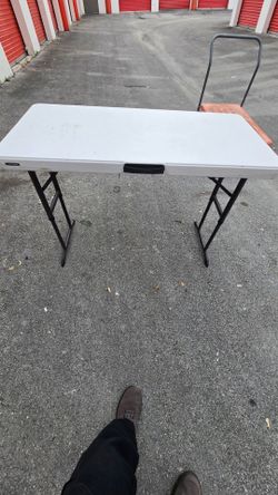 Lifetime commercial-grade 4-foot folding table
