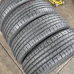 225/65/17 Goodyear vendo un set de llantas usadas excelente condiciones de vida las 4 ✅🤩I am sellin
