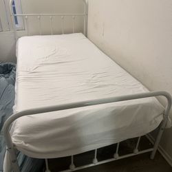 Twin BedFrame/Mattress 