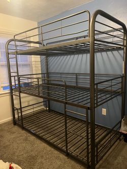 Triple bunk