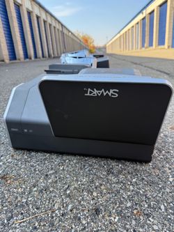 SMART UX60 Projector