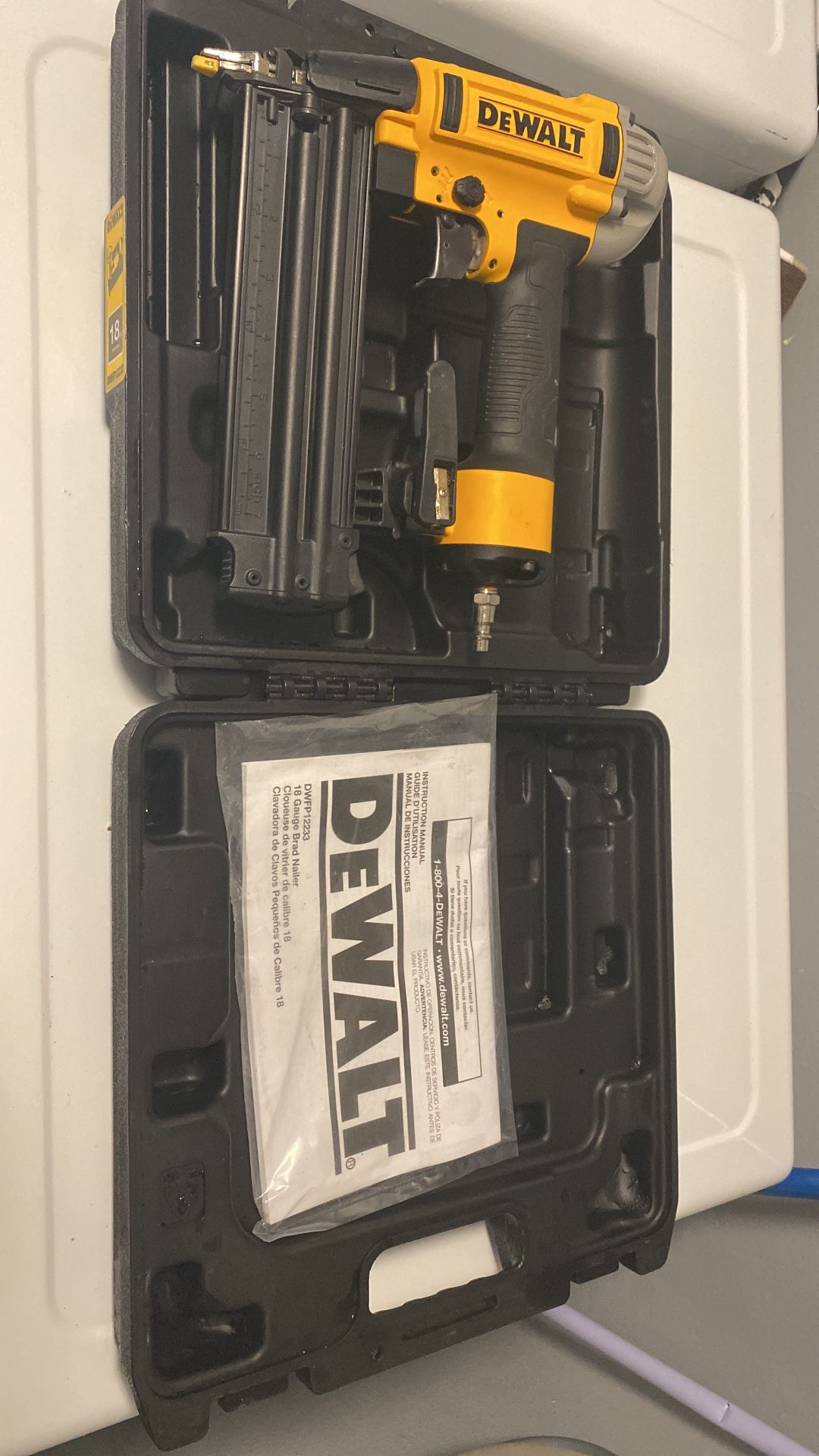 Dewalt 18 Gauge Brad Nailer