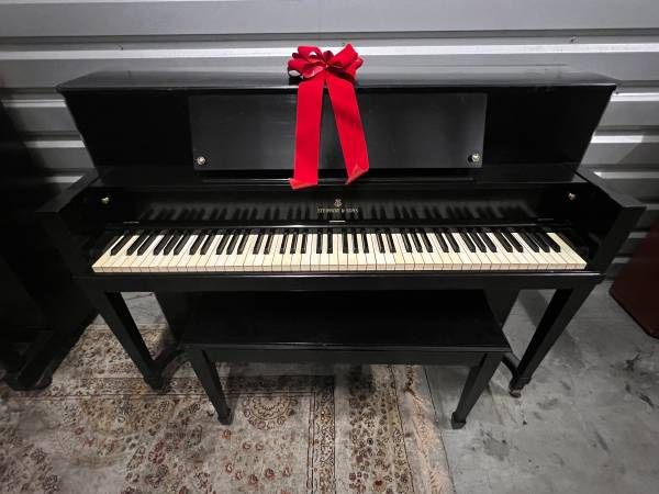 HOLIDAY PIANO SALE! FREE DELIVERY & TUNING! + WARRANTY!