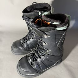 32 Snowboard Boots Sz 8.5 Women’s
