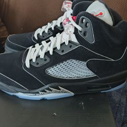 Jordan 5 Black Metallic size 11 (NO TRADES) 