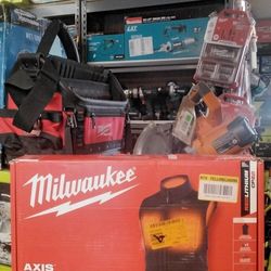 MILWAUKEE M12 WOMEN'S HEATED AXIS VEST KIT SIZE L, COLOR BLACK 