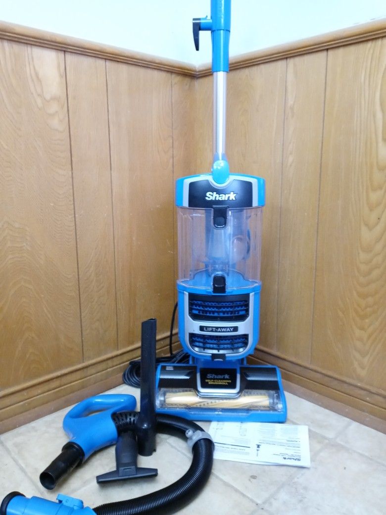 Shark Navigator ZU560 Lift Away Speed Self Cleaning Brushroll Upright Vacuum.