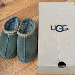 UGG SLIPPERS