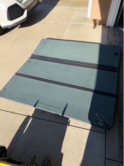 Toyota Tacoma 3rd gen OEM tonneau cover