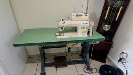 Vendo máquina de cocer juki industrial