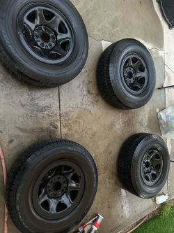 4 Chevy Silverado / Tahoe 17” Wheels & Tires – 50% Tread Life