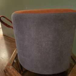 Ottoman with Handle 