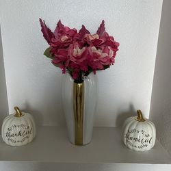 Decorative Vase With Flowers 