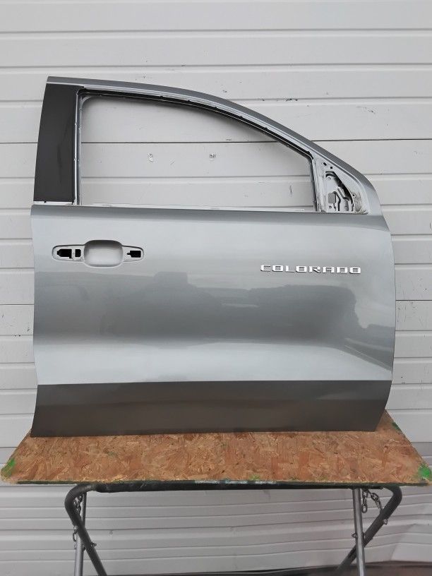 2023-2025 Chevy Colorado Right Front Door Shell