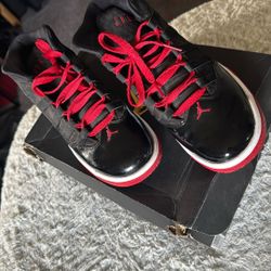 Jordan’s Max Aura (GS) Size 6 In Men 8 In Women 