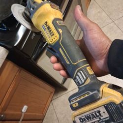 Dewalt Grider And Drill And Chargee