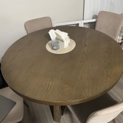Table + 4 Chairs 