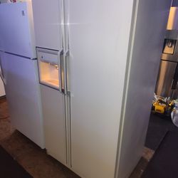 General Electric Classic Refrigerator 