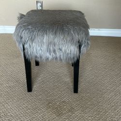 Vanity chair
