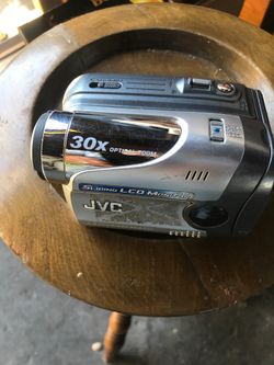 Camara jvc Nesecita cargador $30 dolares