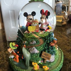 Mickey Mouse And Friends Picnic Snow Globe