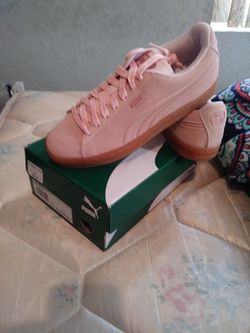 Pumas need gone asap brand new never worn must come to me or meet somewhere close