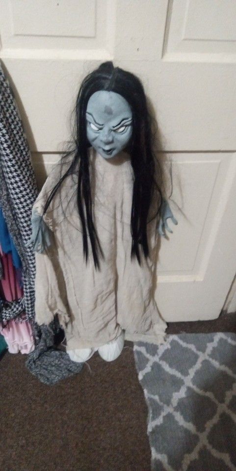 Tall Lady Statue Good Condition $15.00