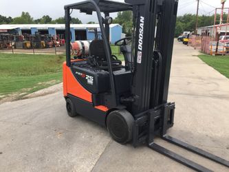 Forklift doosan 5000 lbs triple stage Sade shift