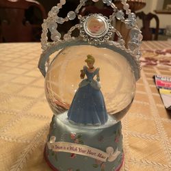 Snow White Globe And Matching Tiara
