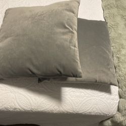 Set of pillows