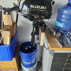 Suzuki 2.5 Hp four stroke outboard motor 
