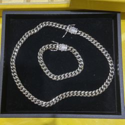 14k The necklace bracelet