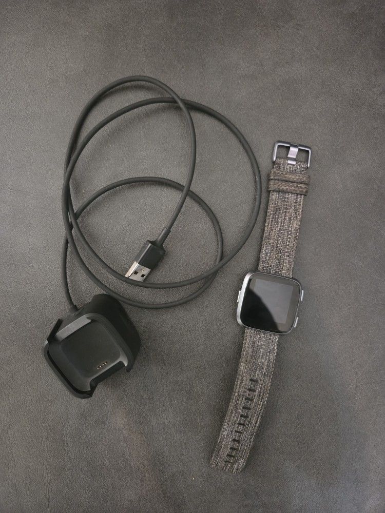 Fitbit Versa Special Edition With Cloth Band
