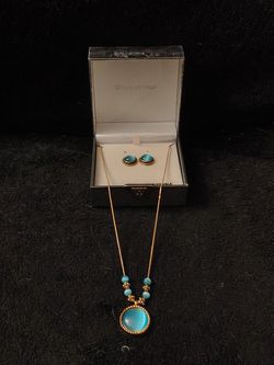 Brand NEW in original box jewelry set