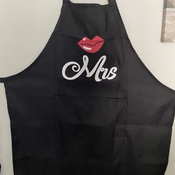 Mr & Mrs Mr. and Mrs. Aprons With Mustache and Red Lips Gift for Couples Wedding Anniversary, Newlywed His & Hers Cooking Chef Aprons