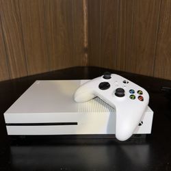 Selling Xbox One ,ps4 Slim ,Xbox One S