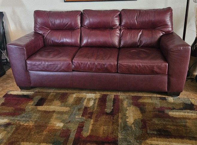 BURGUNDY LEATHER COUCH/SOFA