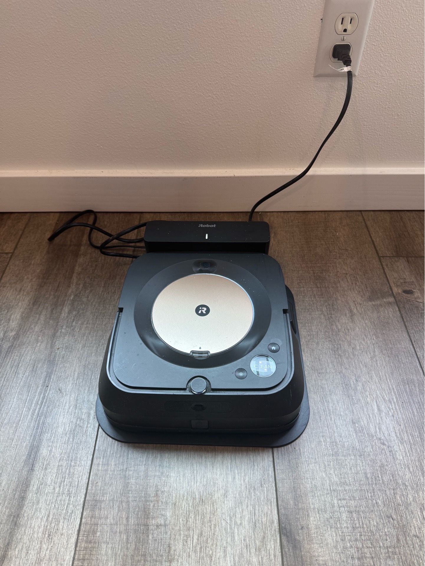 iRobot Braava jet m6 Robot Mop – Excellent Condition