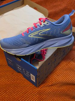 Brooks womens running shoe 9.5