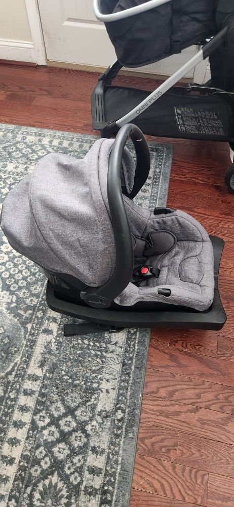 Vendo sillita de carro y carriola $70